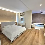 Jacuzzi Living Center 3 Apartamento *
