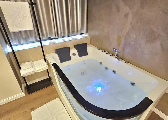 Jacuzzi Living Center 3 Apartament