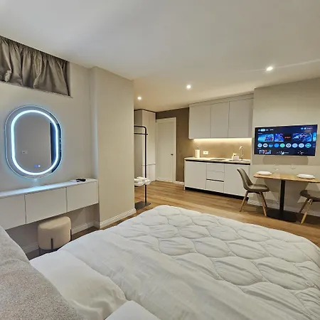 Apartamento Jacuzzi Living Center 3 *