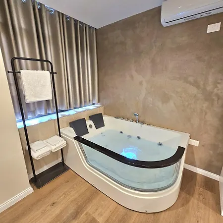 Apartamento Jacuzzi Living Center 3 *