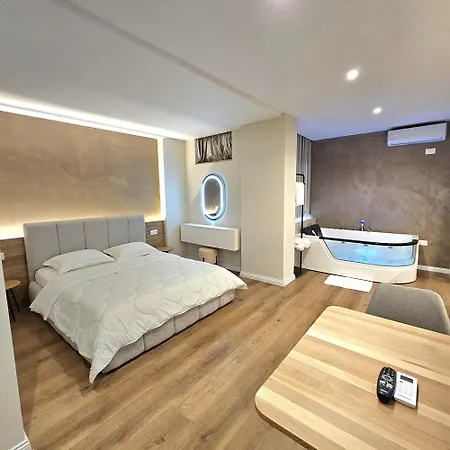 Jacuzzi Living Center 3 Apartamento *