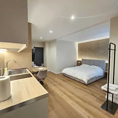 Jacuzzi Living Center 3 Tirana