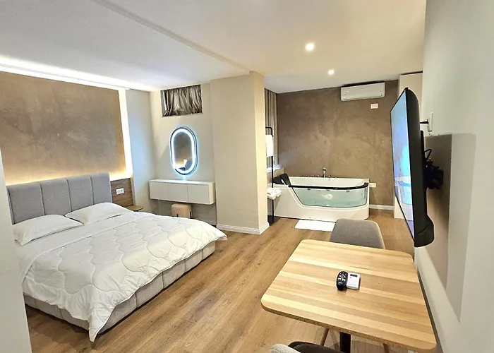 Jacuzzi Living Center 3 *